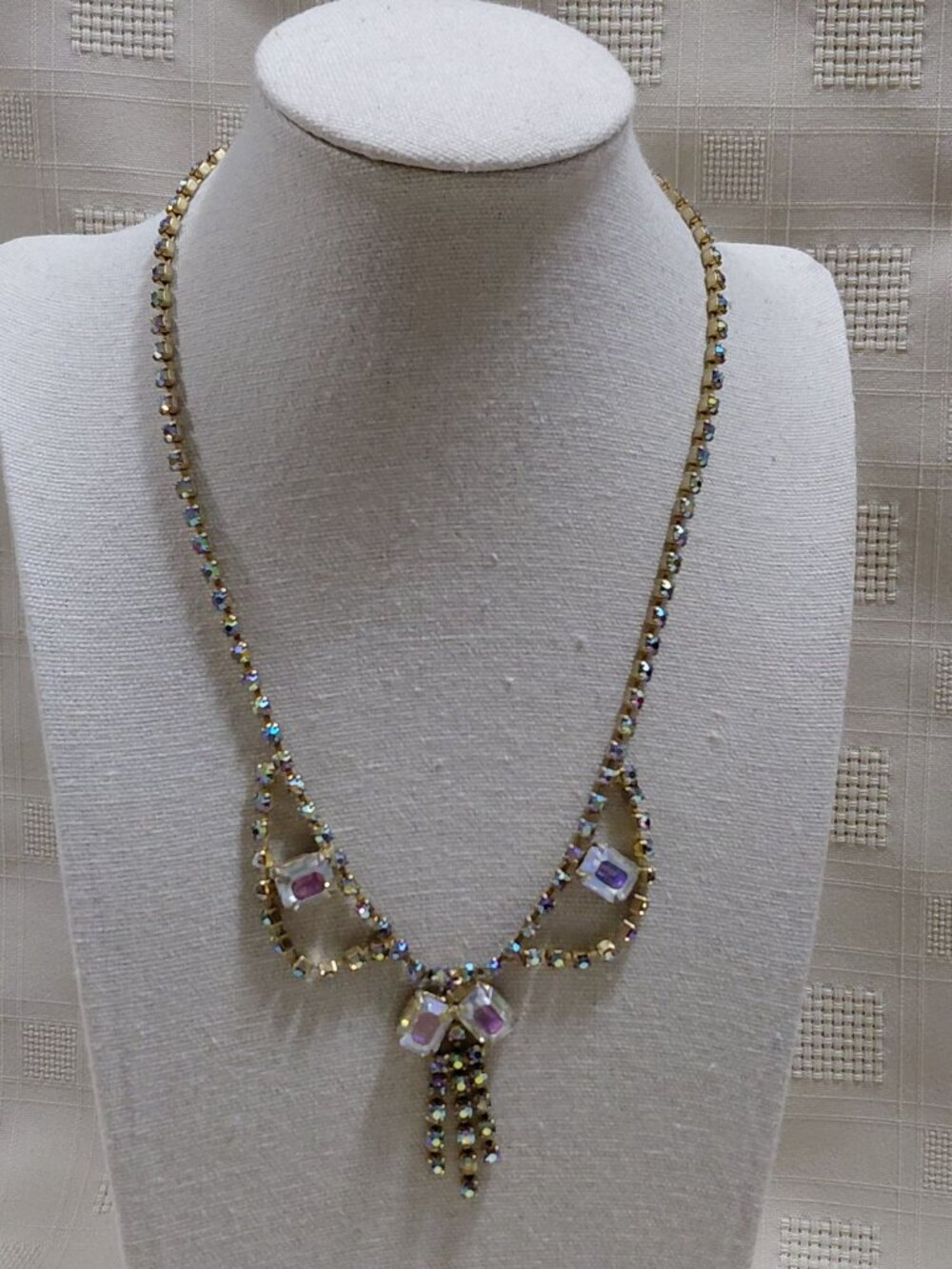 Vintage Gold-Tone Aurora Borealis Rhinestone Necklace With Dangling Detail 17"